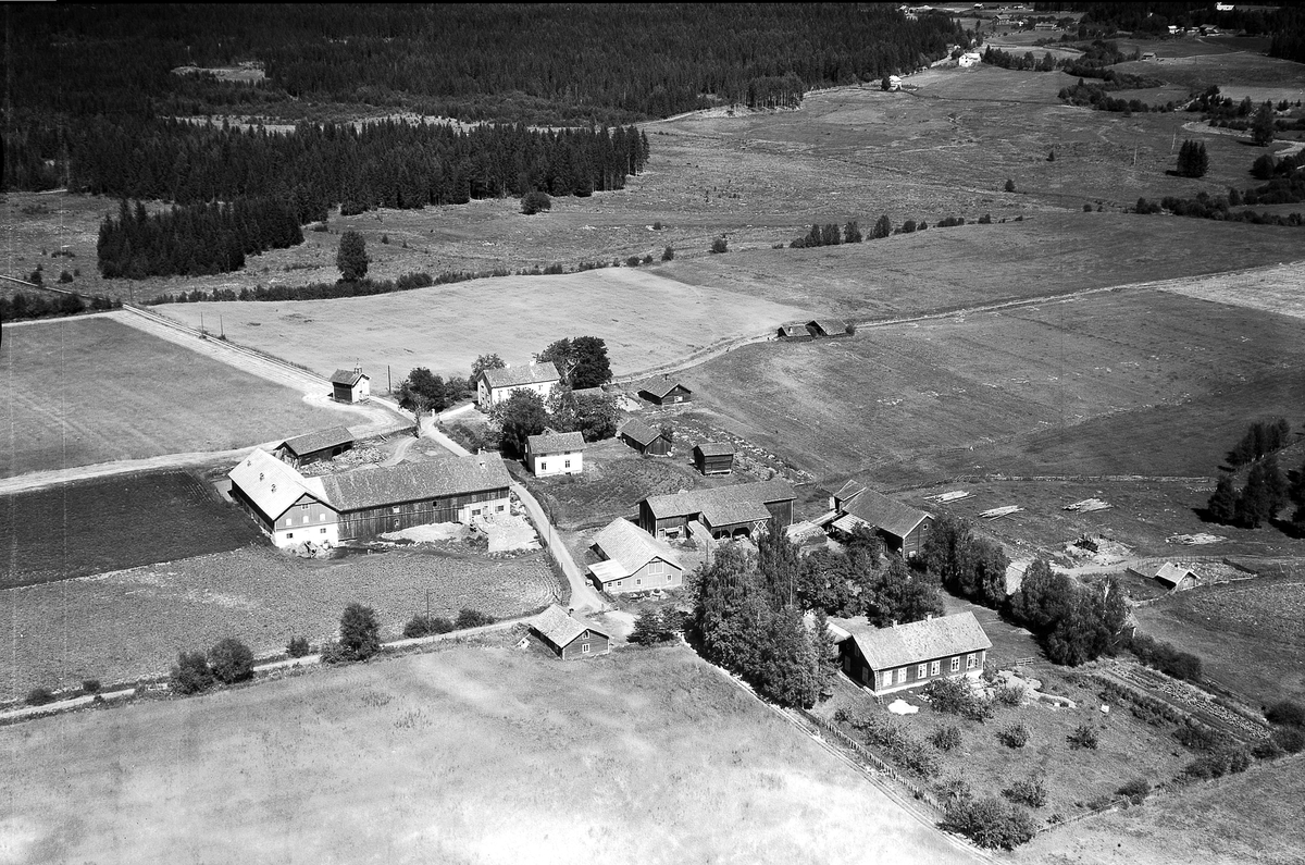 Widerøes Flyveselskap A/S, FLYFOTO VOLL ØVRE OG NEDRE