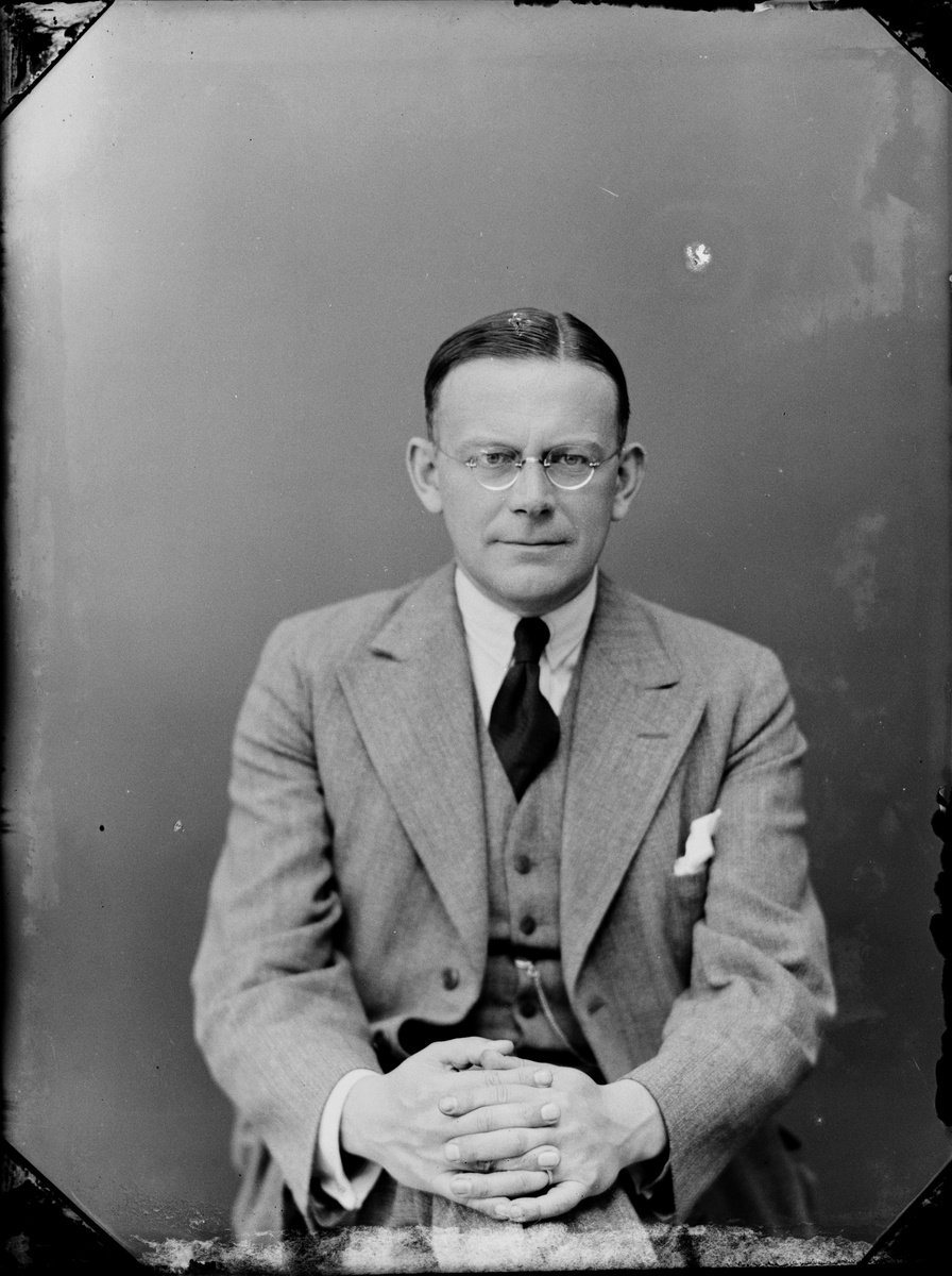 Skötsner-Edhlund, Ateljéporträtt - häradsskrivaren Lindén, Östhammar, Uppland