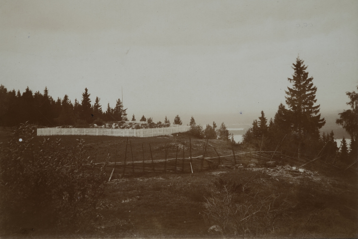 Anno Domkirkeodden, KIRKERUINEN PÅ ROKOBERGET, MIDDELALDERRUIN, 1922?. St. Michael.