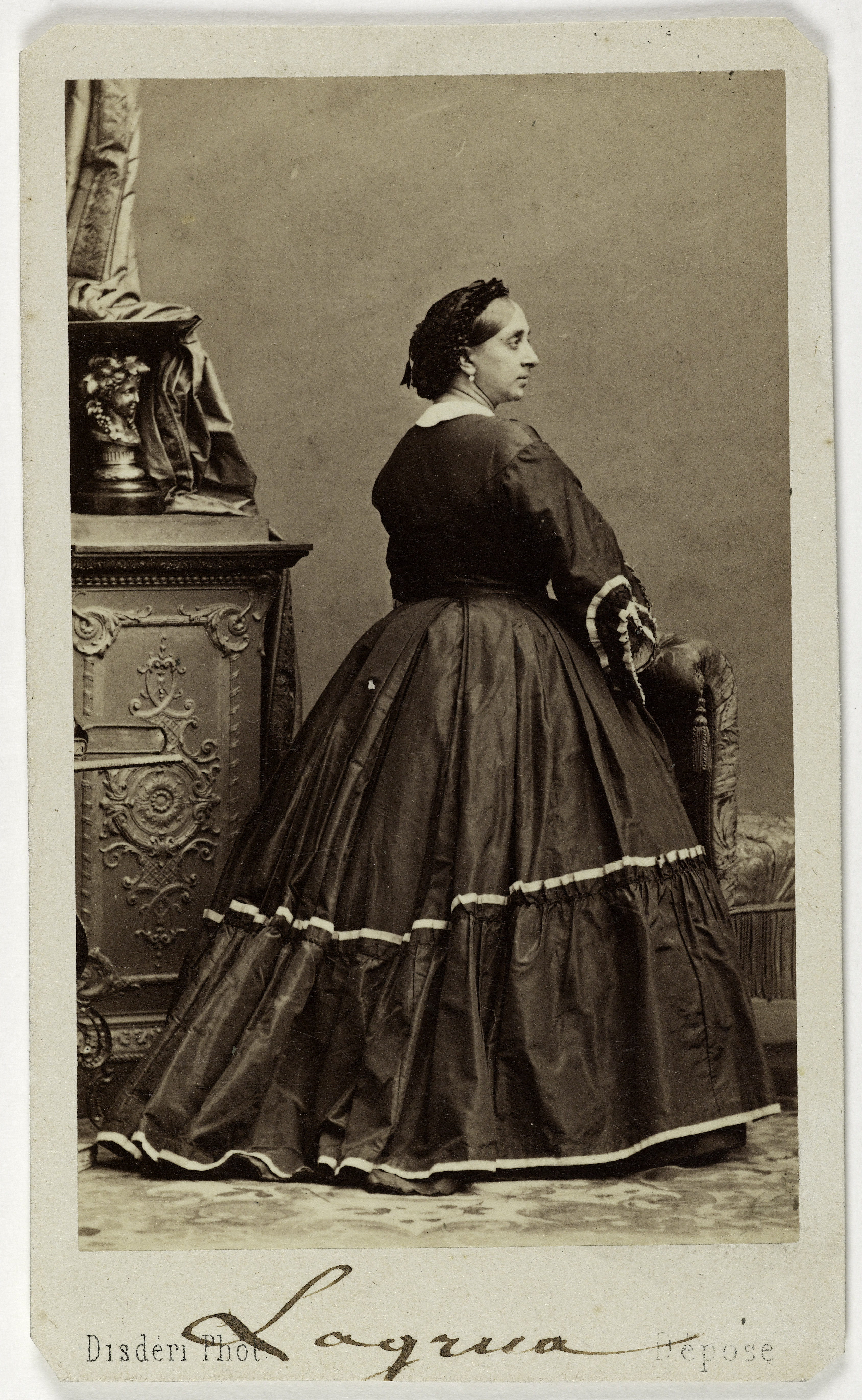 André-Adolphe-Eugène Disdéri, Portrait de Lagrua Emma, (chanteuse)
