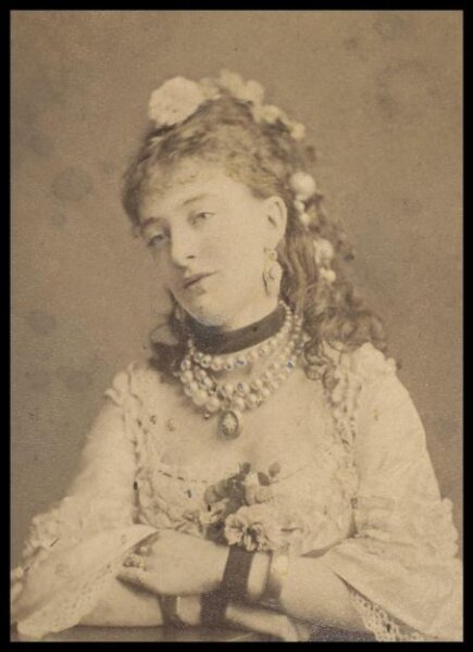 London Stereoscopic and Photographic Company, Guy Little Theatrical Photograph
