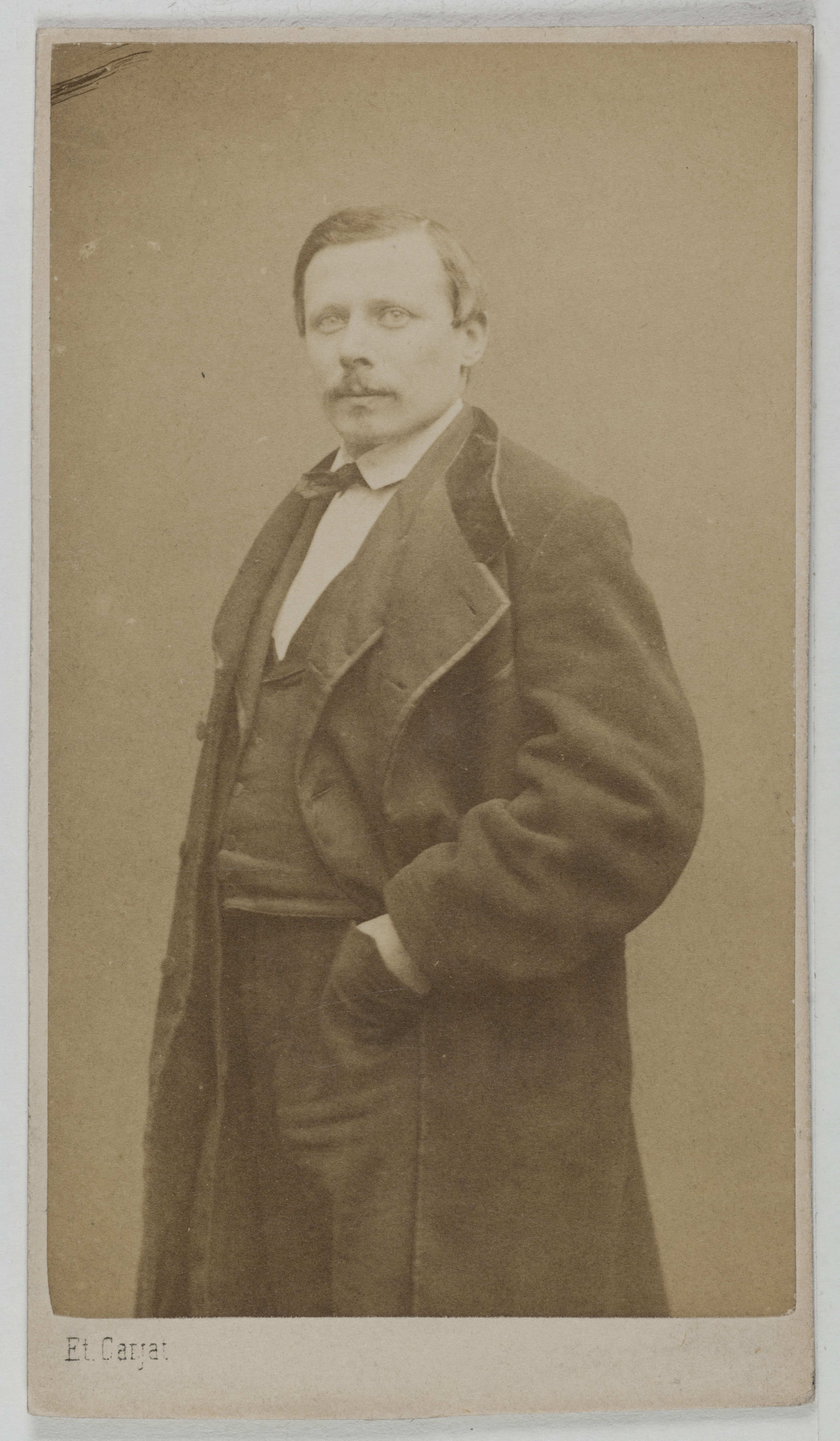 Carjat & Cie, Portrait de Louis Lemercier de Neuville, (1830-1918), (littérateur, journaliste, créateur du théâtre de Pupazzi)