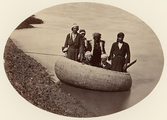 Unknown, [Six Men in a Round Boat, Baghdad]