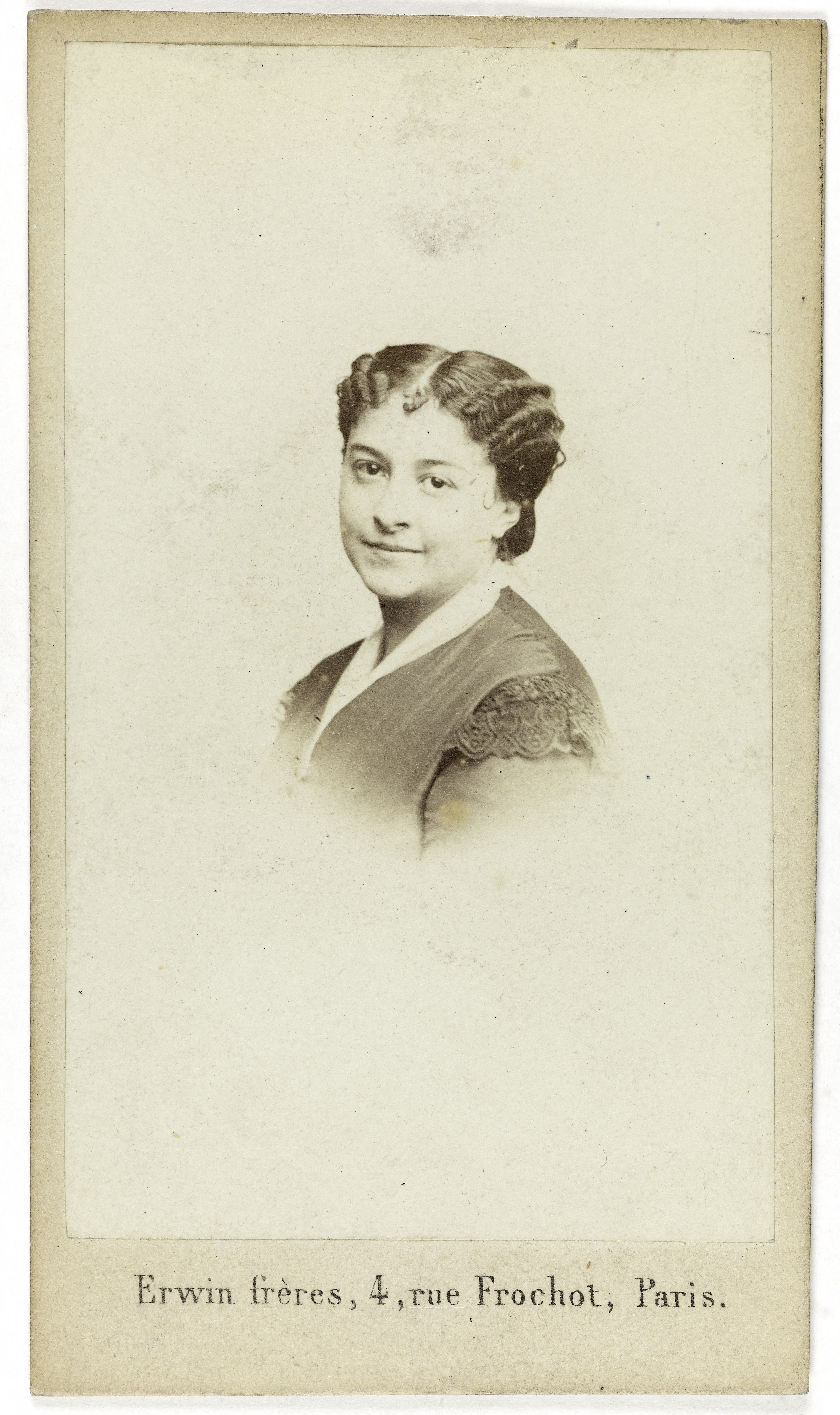 Erwin & Ernest Hanfstaengl, Portrait de Céline Montaland (1843-1891), actrice de théâtre.