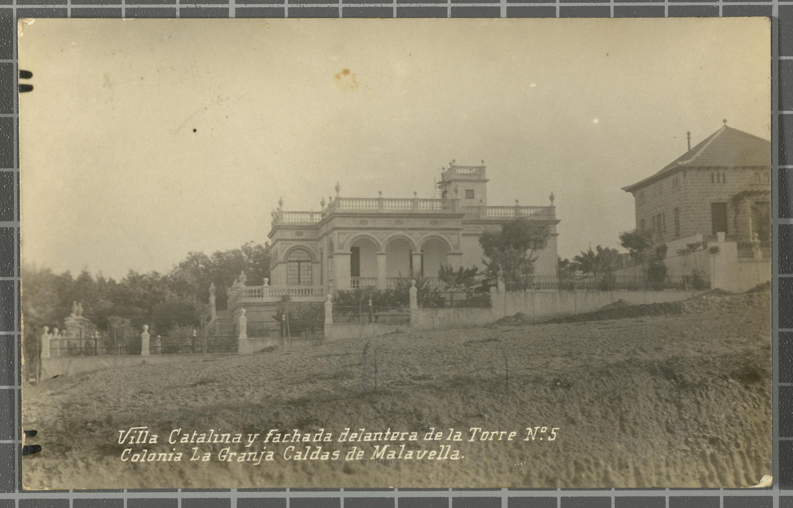 Desconegut, Villa Catalina y fachada delantera de la Torre No. 5. Colonia La Granja. Caldas de Malavella.