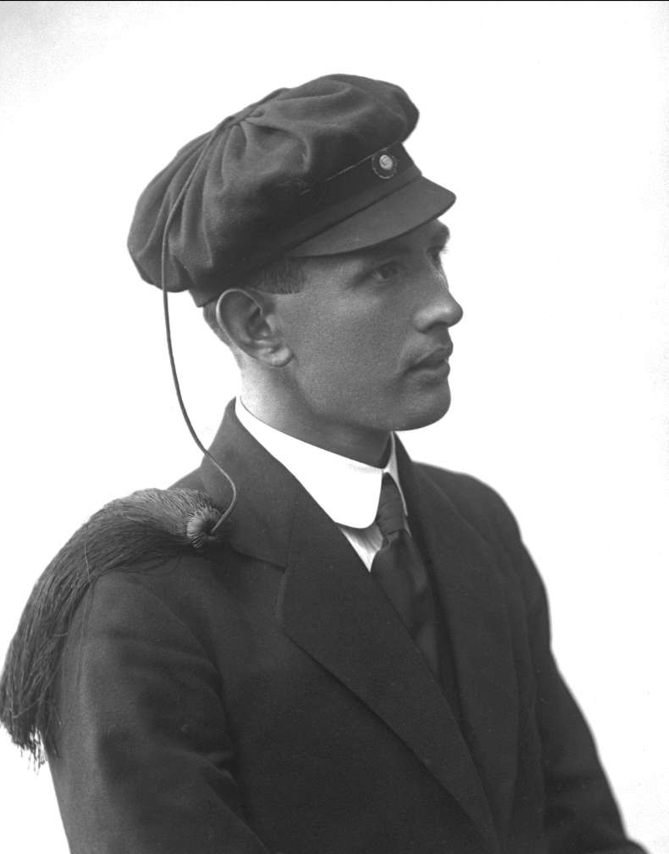 Gustav Borgen, Portrett, mann med studentlue. Arne Rosenvinge Nielsen.