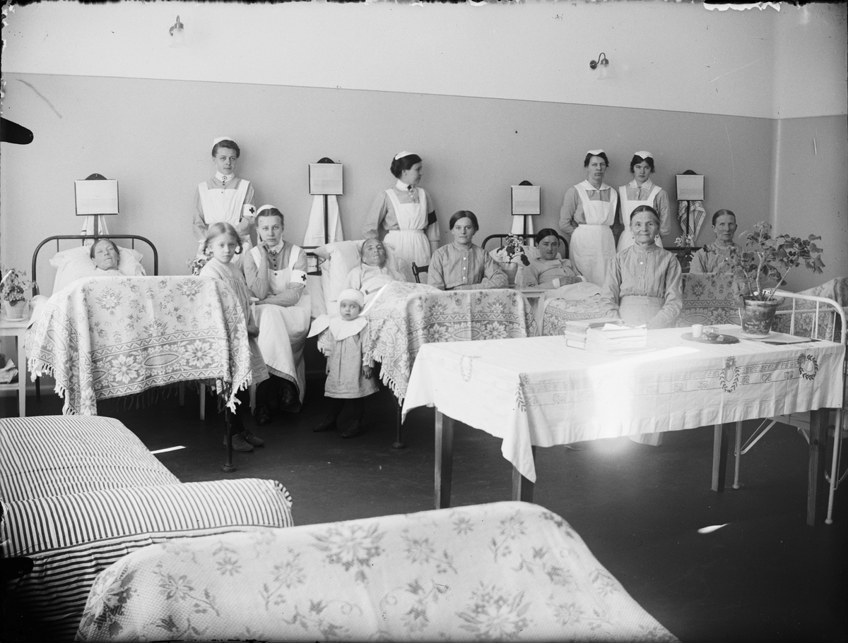Skötsner-Edhlund, Sjuksal with patients and healthcare professionals, Östhammar’s Laser, Uppland