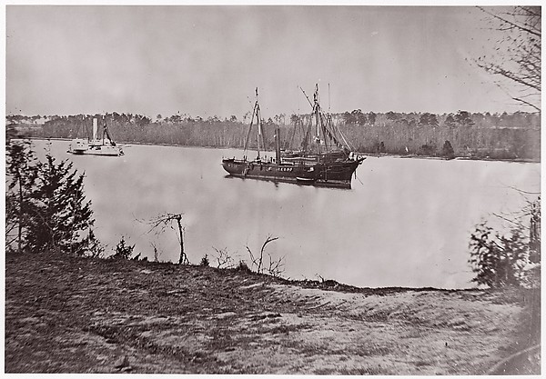Unknown, [U.S. Gunboat "Mendota" and Other Ships on James River, Virginia]