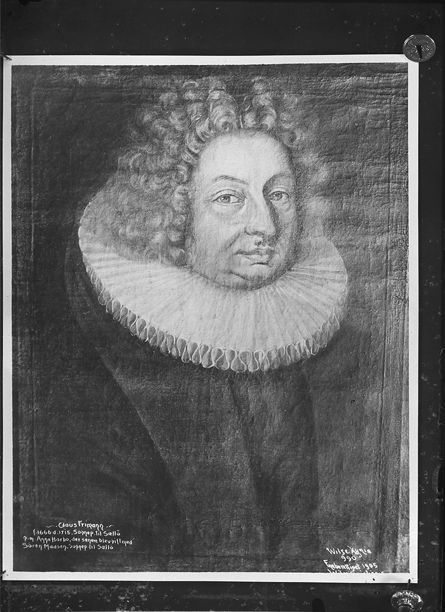 Anders Beer Wilse, Prot: Heyerdahl, ing Portr. Tekst på maleri:Claus Frimann f.1666 d. 1715. Sognep. til Sællö g.m. Anne Harbo, der senere blev gift med Sören Madsen. Sognep. til Sællö