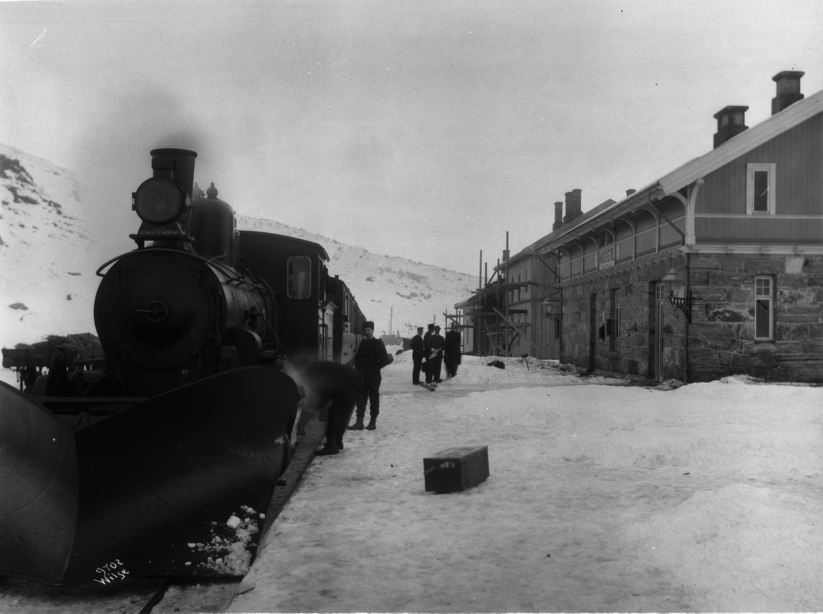 Anders Beer Wilse, Prot: Haugastøl Station med nye hotel 4/1 1909
