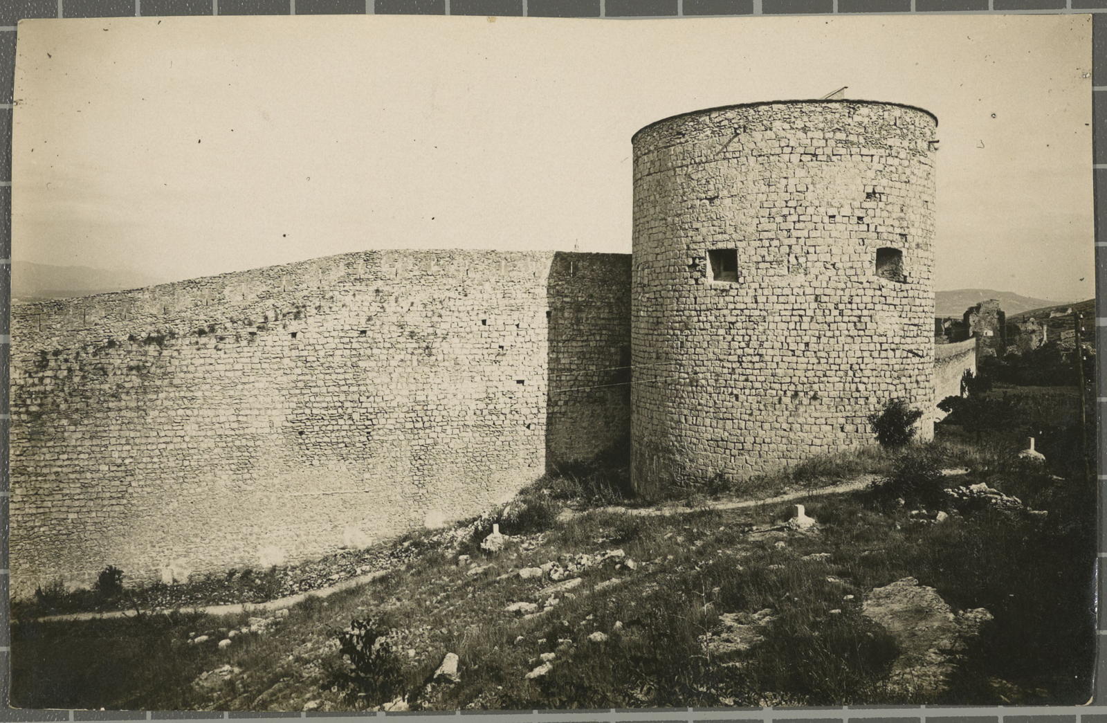 Desconegut, Gerona’s guts