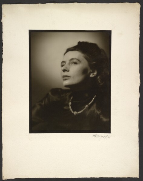 Günther Krampf, [Woman with diamond necklace]