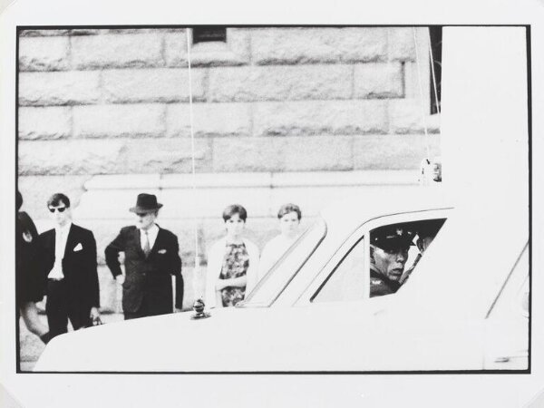 David Goldblatt, Policeman in a squad car on Church Square, Pretoria