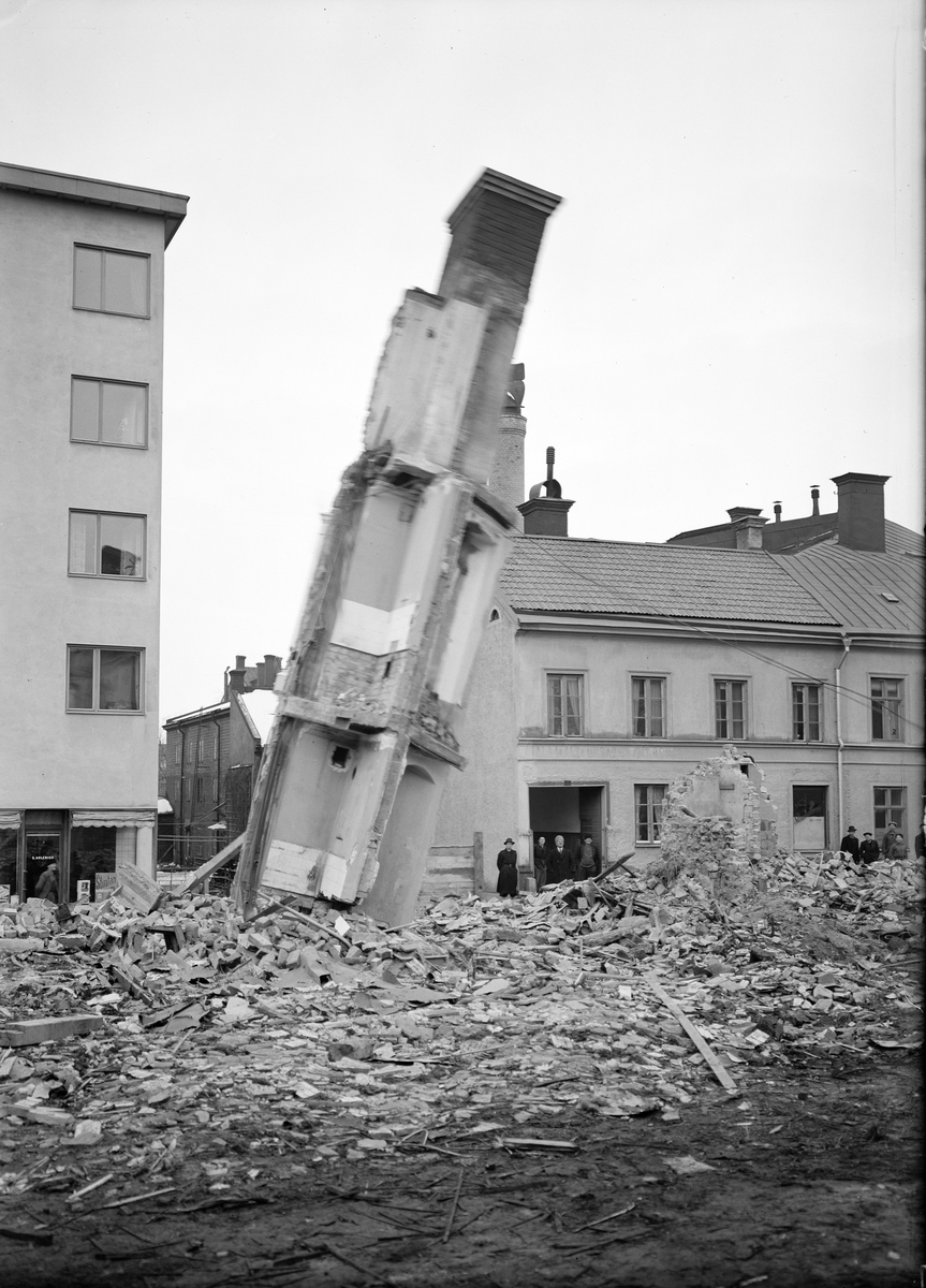 Paul Sandberg, Demolition of the Småskoleseminariet, Kyrkogården Street, Uppsala January 1944