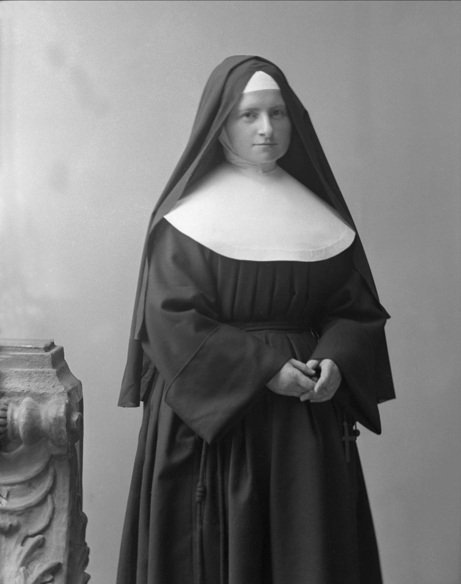Gustav Borgen, Portrett, nonne. Søster Gjertrud.