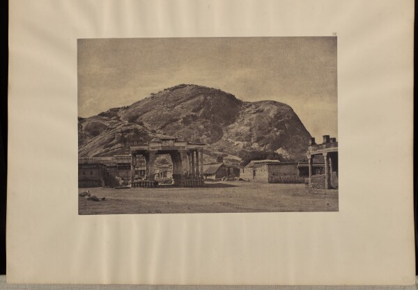 Capt. Linnaeus Tripe, Secunder Malay. Near View.