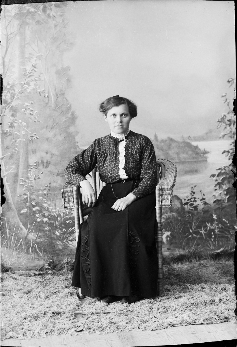 Skötsner-Edhlund, Ateljé Portrait - Woman, Östhammar, Uppland