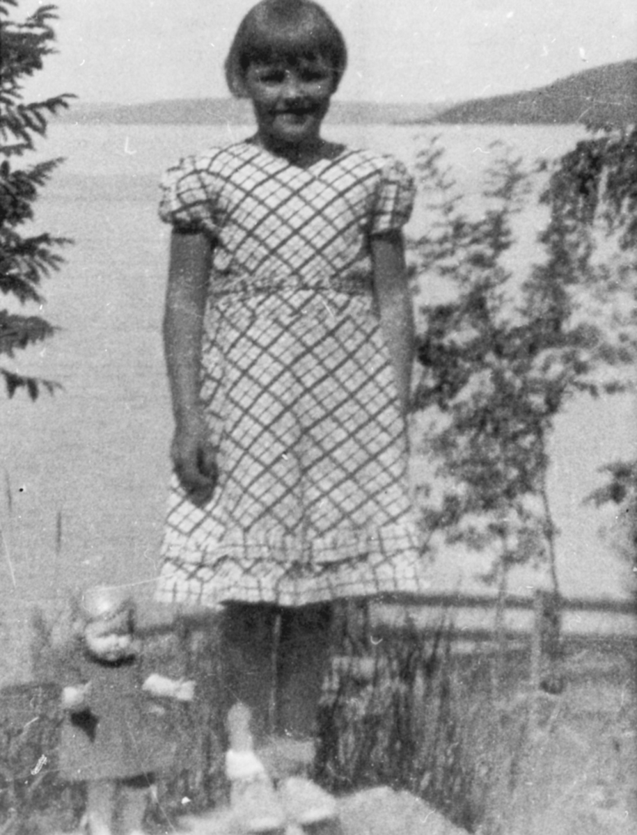 Anno Domkirkeodden, PORTRETT: RØNNAUG SKJØTHAUG, FØDT: 21. 06. 1930 - DREPT UNDER KRIGSHANDLING 18. 04. 1940, ESPA,