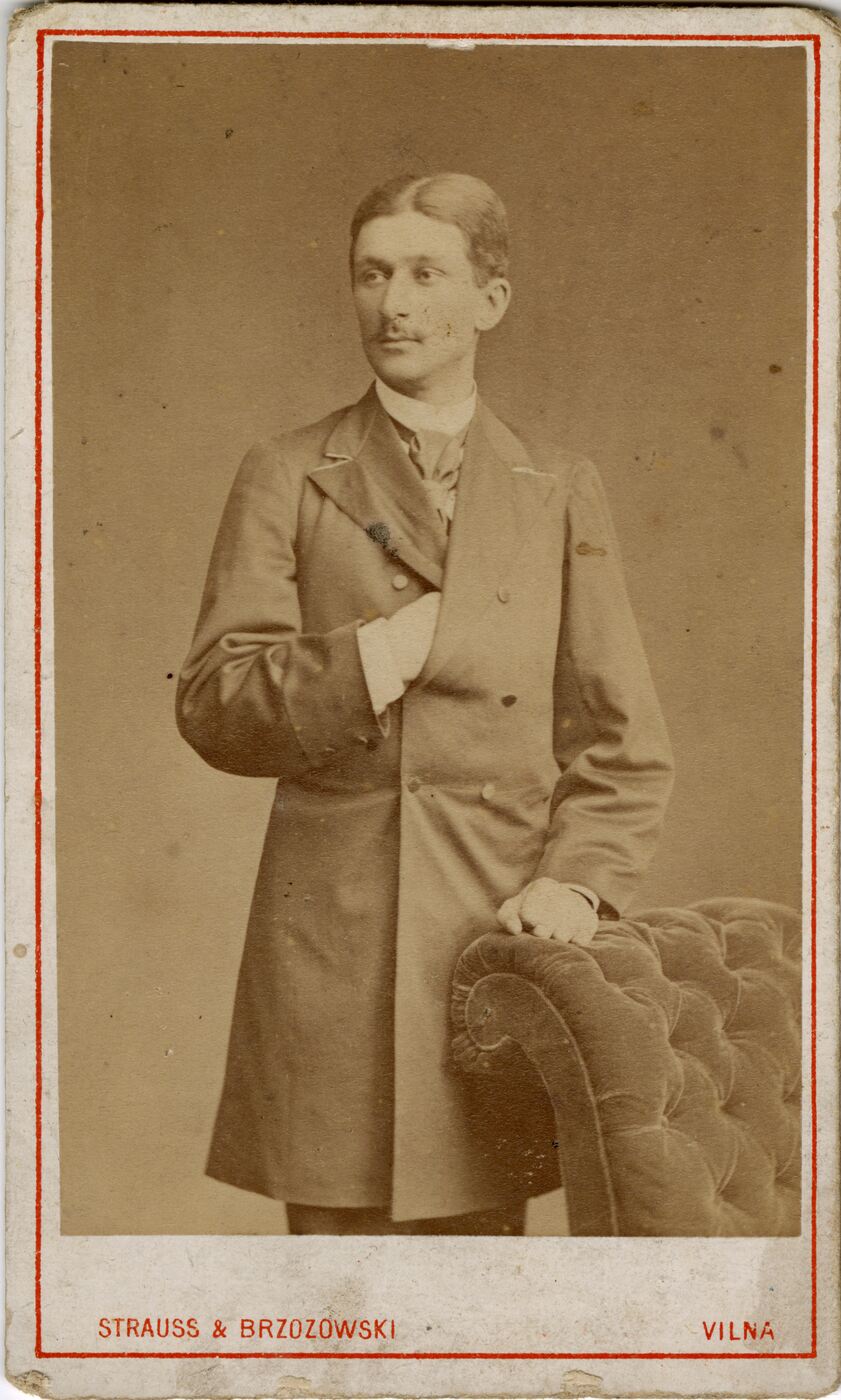 Fotoateljė „A. Štrausas ir J. Bžozovskis“, Jauno vyro portretas