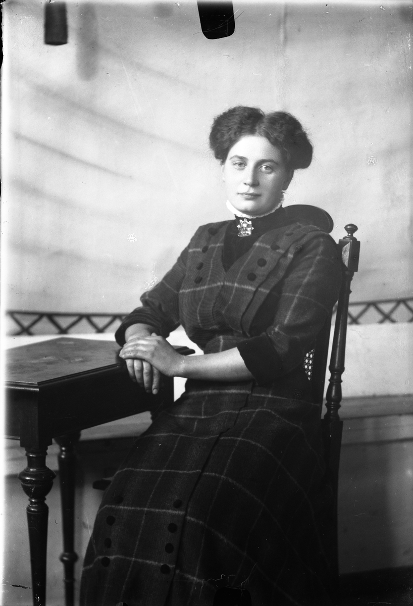 Oscar Holte, Portrett av kvinne