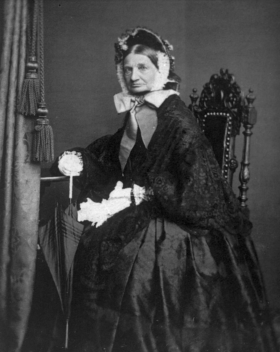 Gustav Borgen, Avfotografering. Portrett, Sophie Lundh f. Warmuth (1848-1931), gift 1867 med S. H. Lundh, som egentlig het Sverrer Hakon.