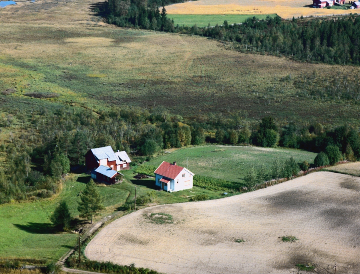 Widerøes Flyveselskap A/S, Flyfoto, Løten. Ekebergshaugen (Gnr 0415-223/4) på Ådalsbruk. Soplimkroken 326