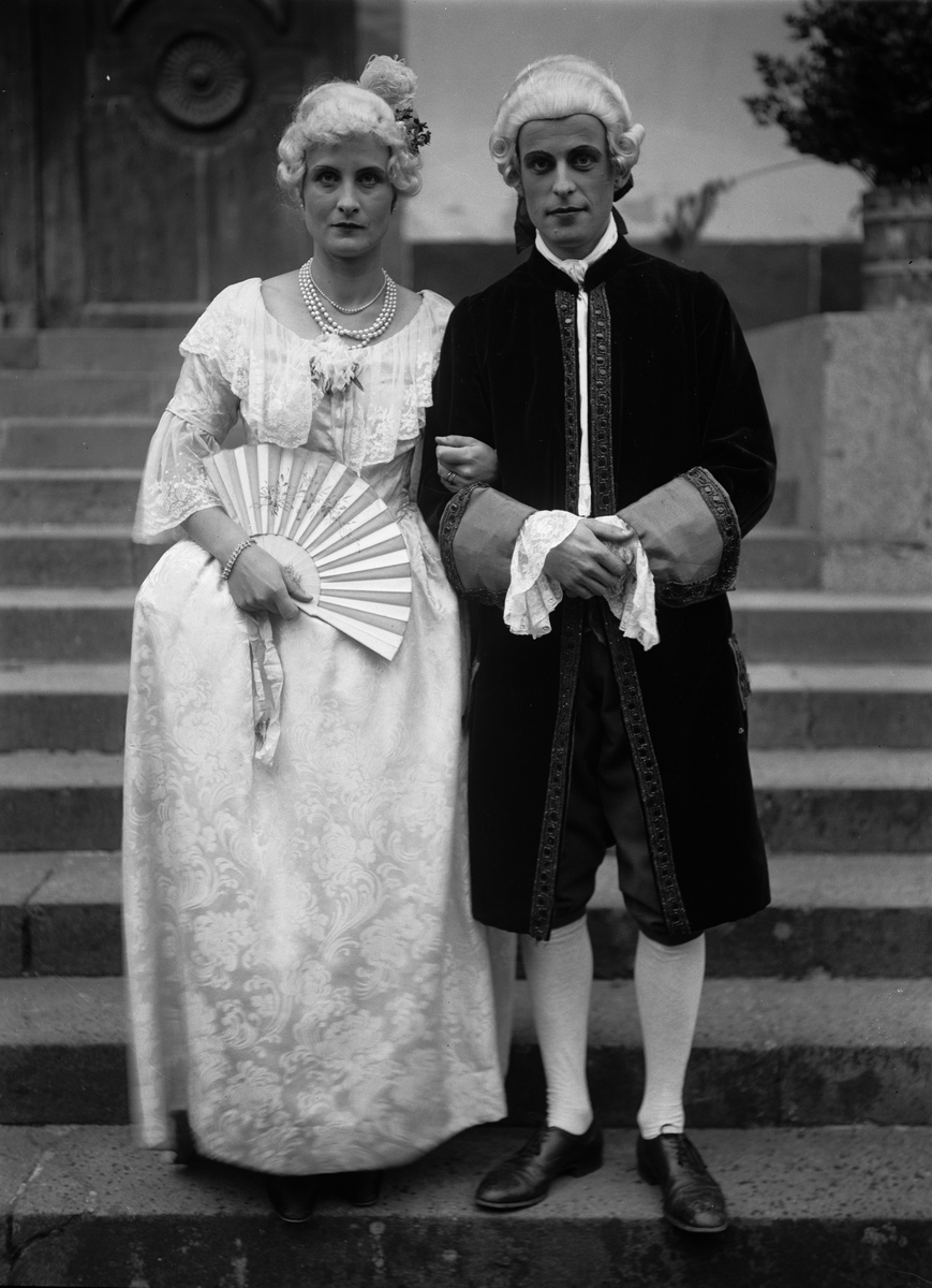 Paul Sandberg, Skådespelare förställande Lovisa Ulrika och Adolf Fredrik i det lokalhistoriska spelet "Uppsala är bäst", Barnens dagsfirandet med trädgårdsfest i Botaniska trädgården