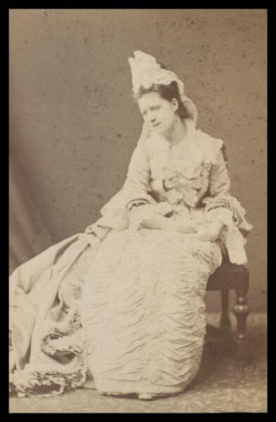 London Stereoscopic and Photographic Company, Guy Little Theatrical Photograph