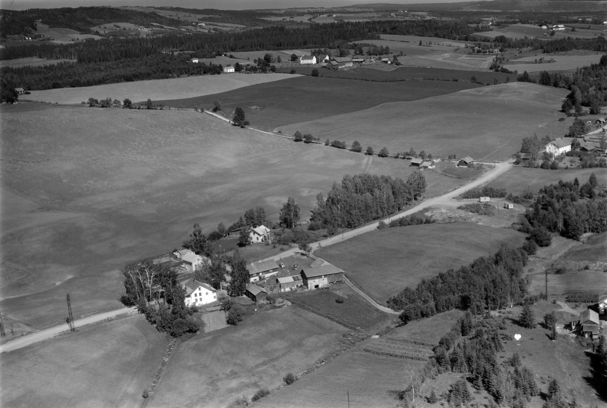 Widerøes Flyveselskap A/S, Flyfoto av Mariendal og Eriksrud, Åshøgda, Ringsaker.