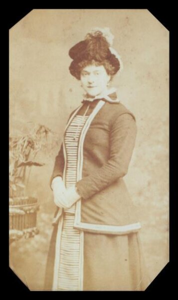 London Stereoscopic and Photographic Company, Guy Little Theatrical Photograph