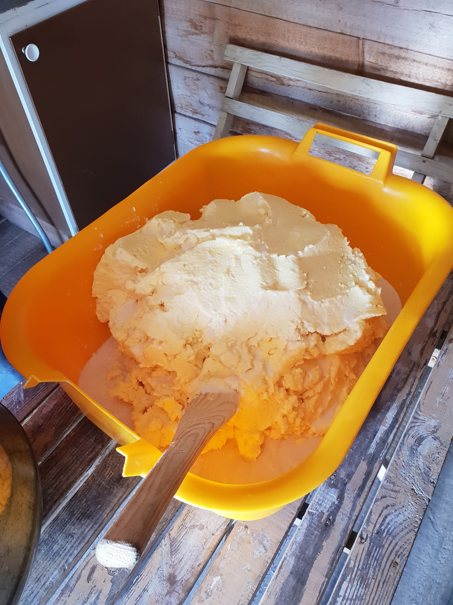 Jennie Tiderman-Österberg, Butter before washing. Lake Lake Lake, Svardsjö, 2018.
