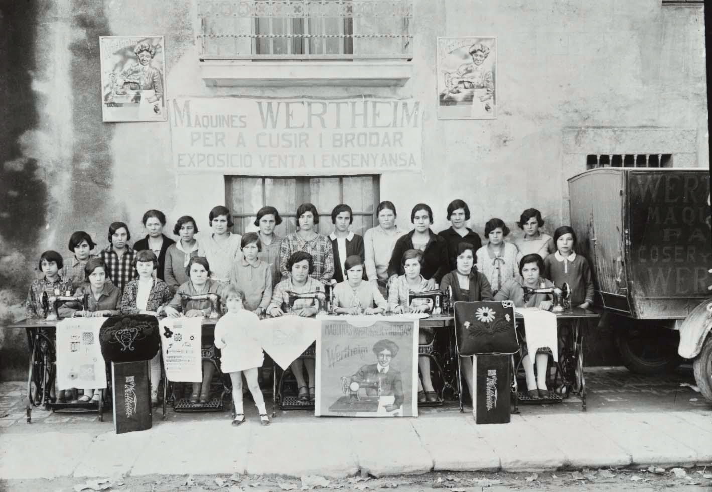 Desconegut, [Wertheim house stand at trade fair]