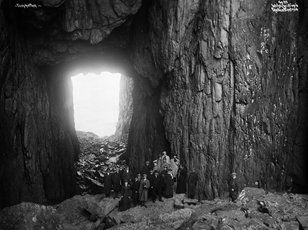 Anders Beer Wilse, Prot: Torghatten - Gruppe i Hullet 1/7 1906