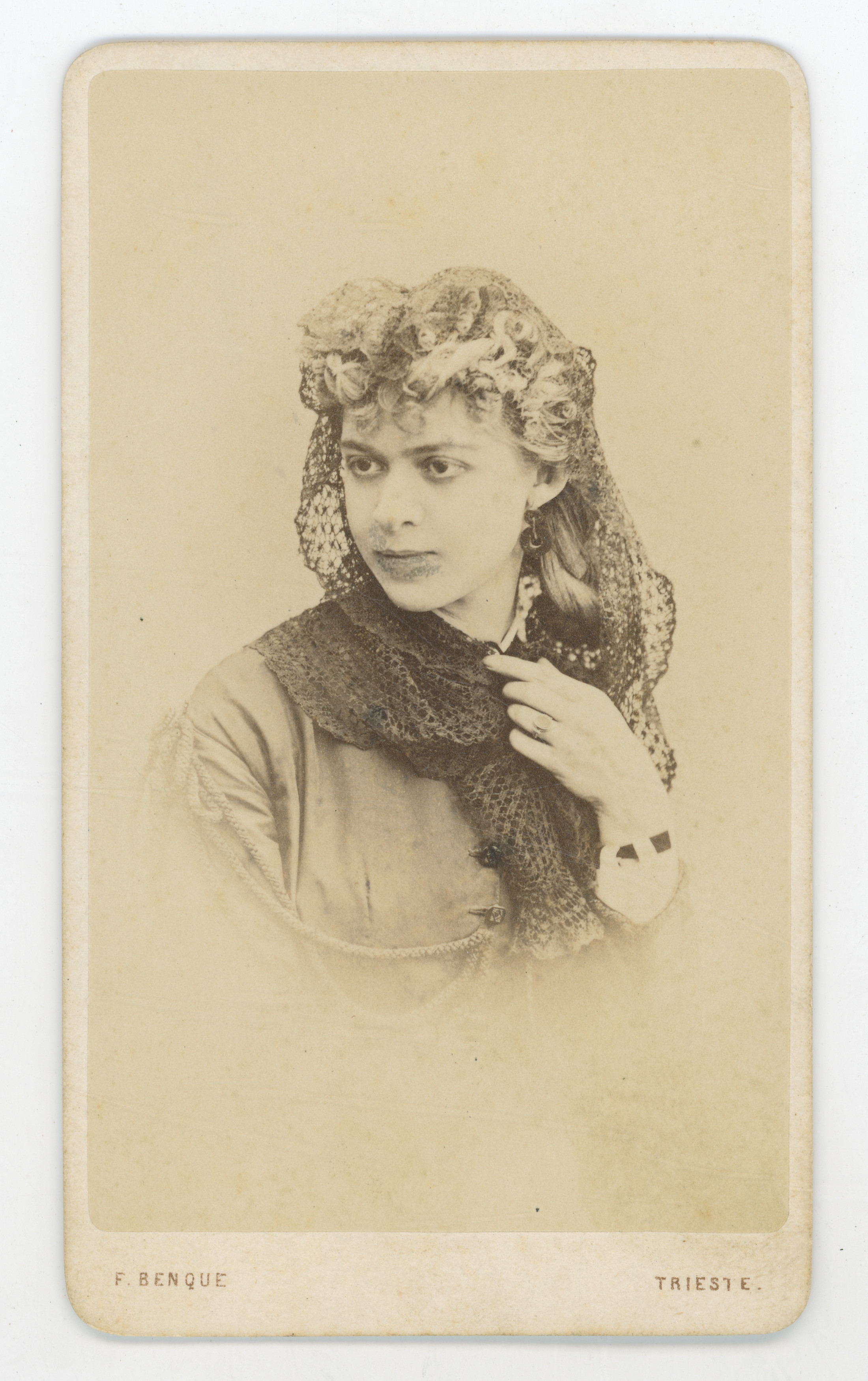Franz (Francesco) (1841-03-12––1921-03-30) Benque, Žena s čipkastim oglavljem