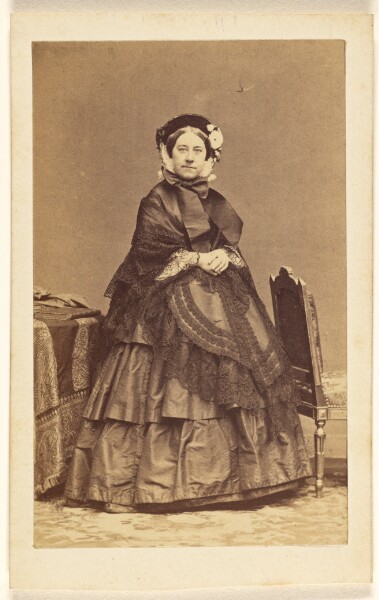 Disdéri & Cie., [Unidentified woman, standing]