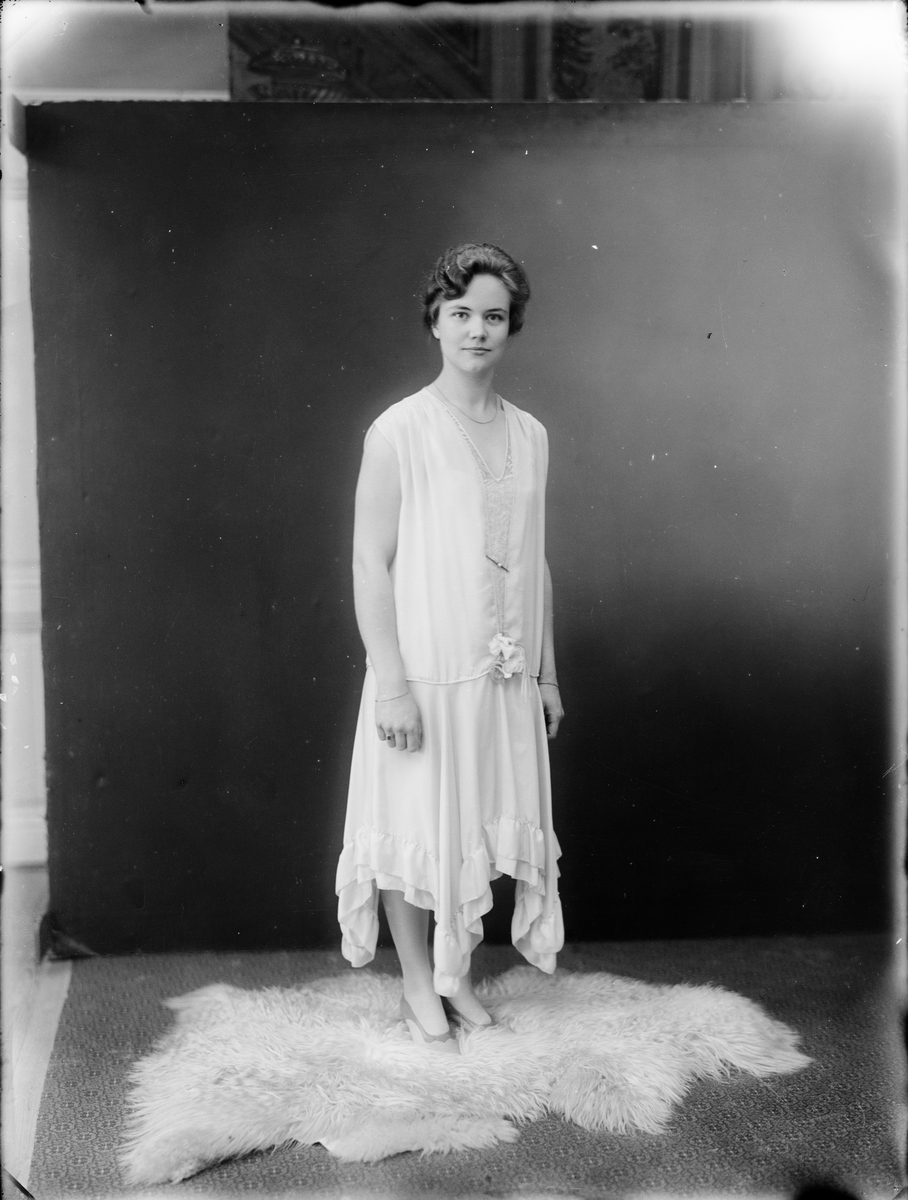 Skötsner-Edhlund, Ateljé Portrait - Thyra, Östhammar, Uppland