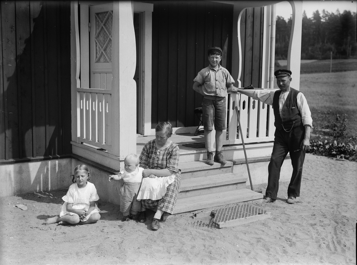 Paul Sandberg, Familj, sannolikt Uppland, före 1933