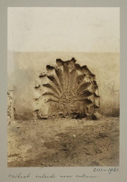 K.A.C. Creswell, Mihrab outside rear entrance in the mausoleum of Yahya al-Shabihi, Cairo