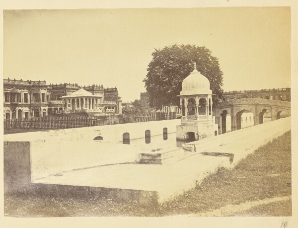 Unknown, [Pool with Pavilion and Bridge in the Kaiserbagh, India]