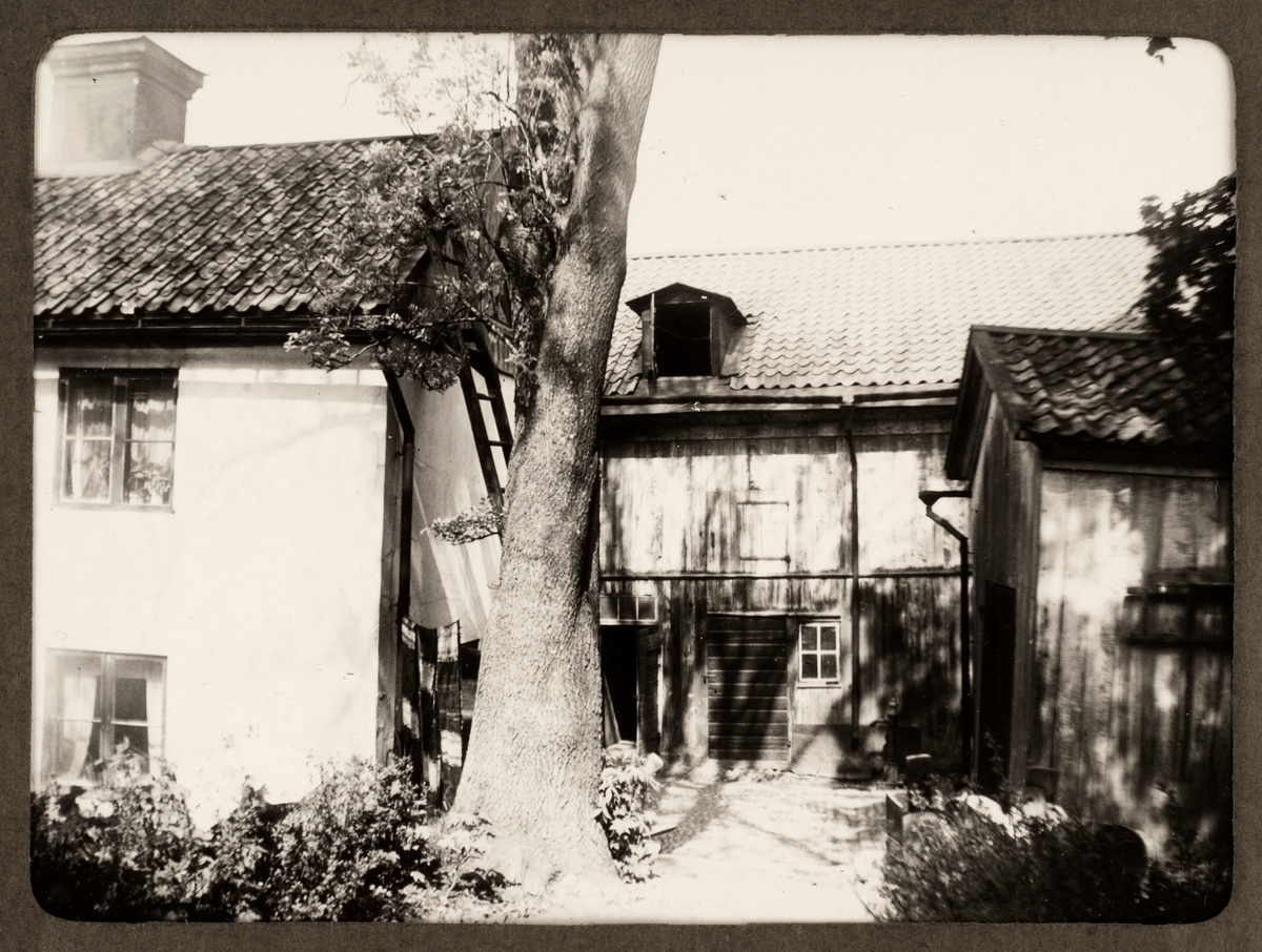 August Fredrik Schagerström, "Upsala. Gårdsinteriör St Larsgatan", Uppsala 1929