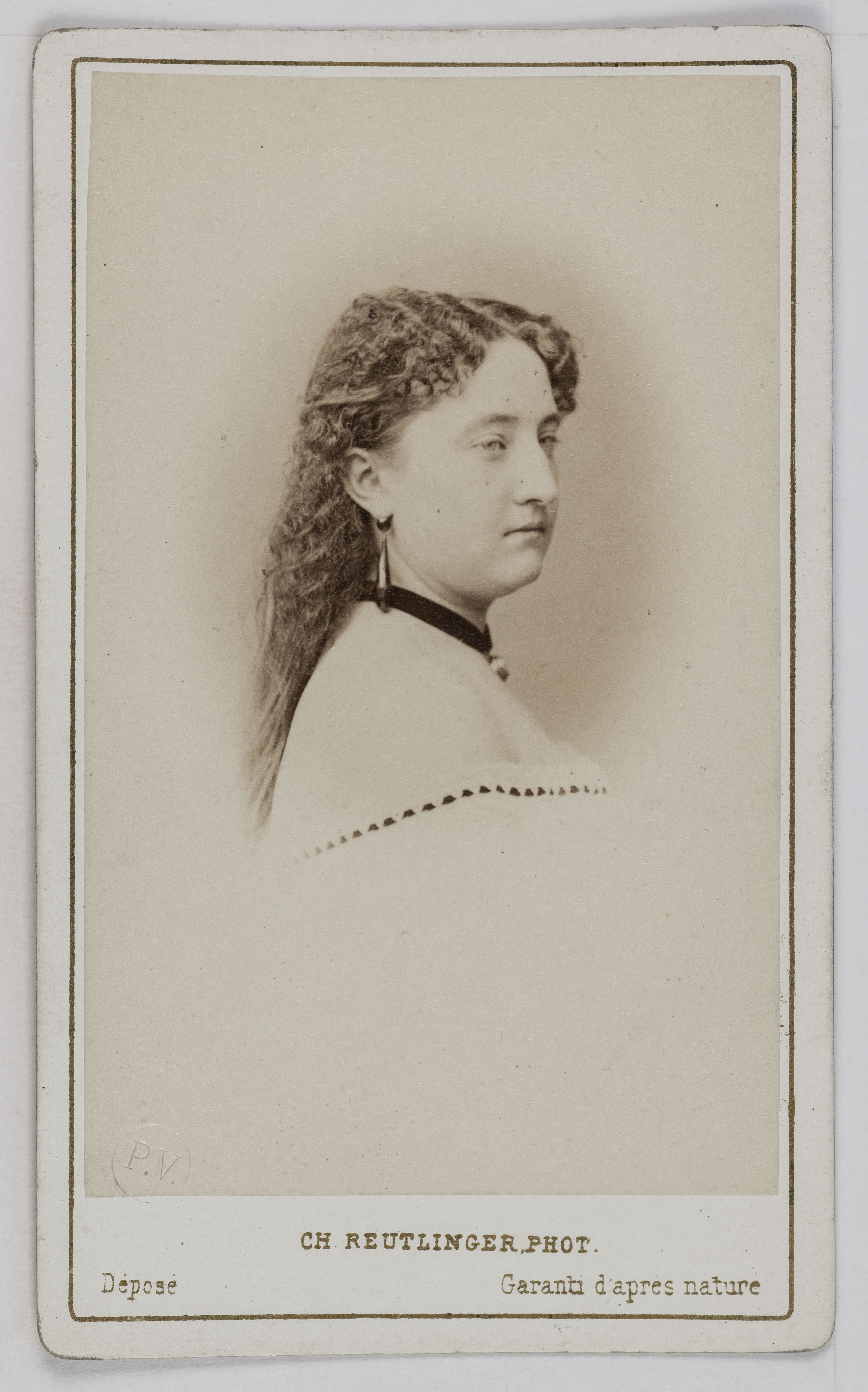 Charles Reutlinger, Portrait de Caroline Van Dyck, actrice au Théâtre des Bouffes Parisiens en 1869-1871, au Théâtre des Folies Dramatiques et au Théâtre Athénée ? en 1878.