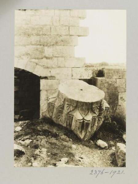 K.A.C. Creswell, Fallen capital in Mosque of al-Utrush, Aleppo