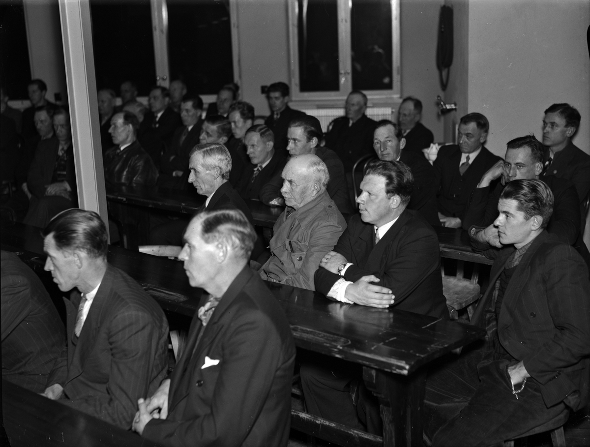 Paul Sandberg, “110 Heat line attendants learn fire effectively” - course participants, Technical School, Uppsala November 1942