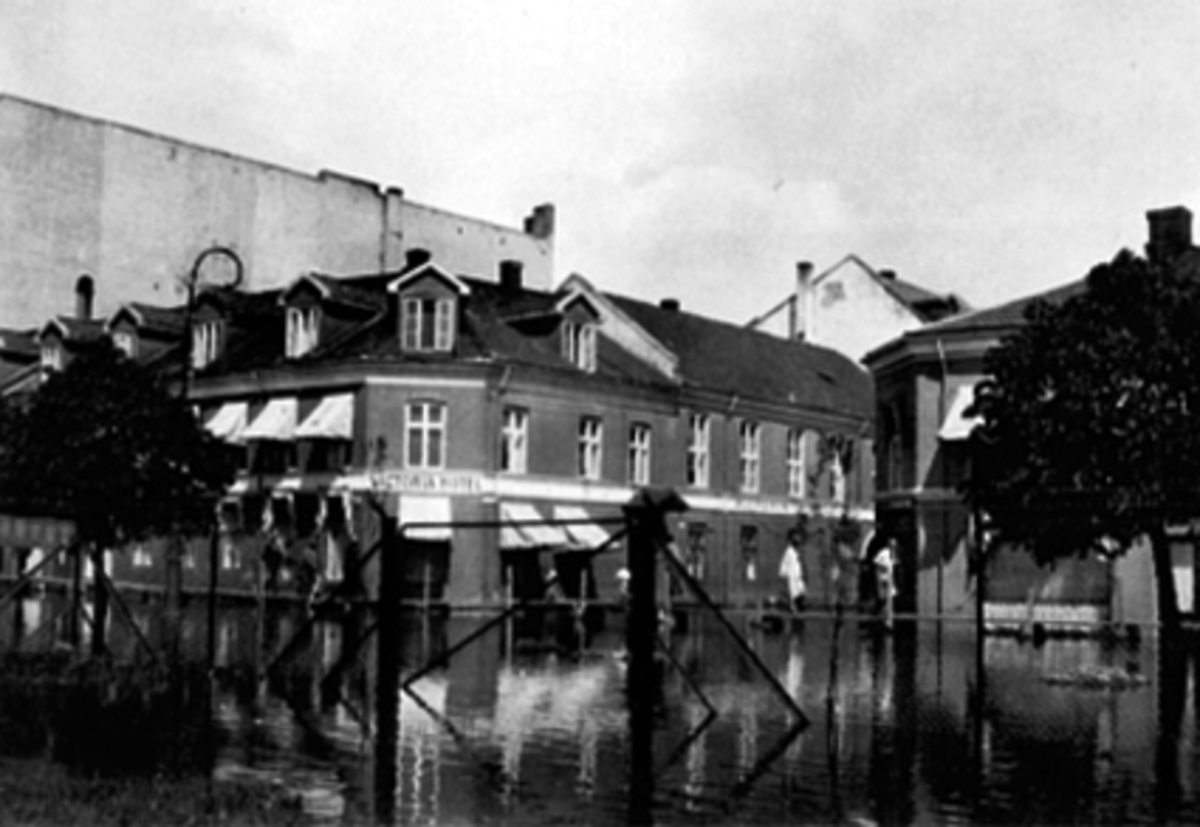 Anno Domkirkeodden, FLOM, VICTORIA HOTELL, STRANDGATEN 21