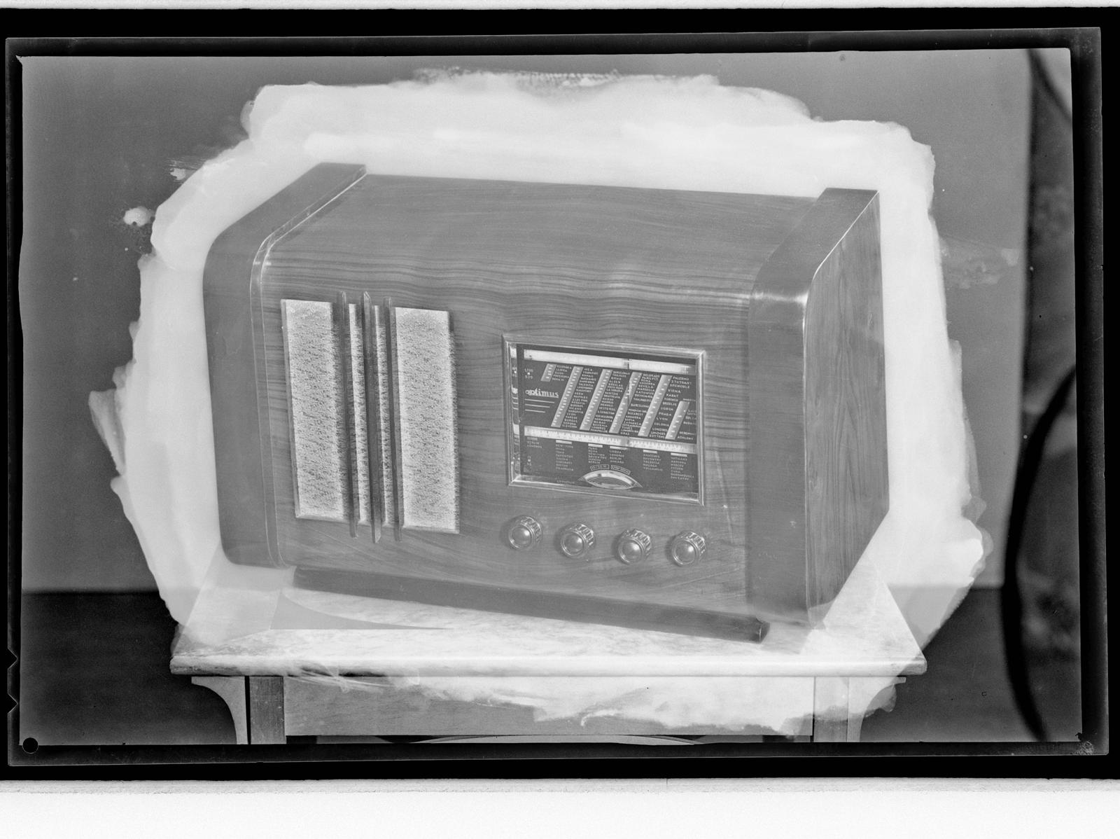 Desconegut, [Radio]