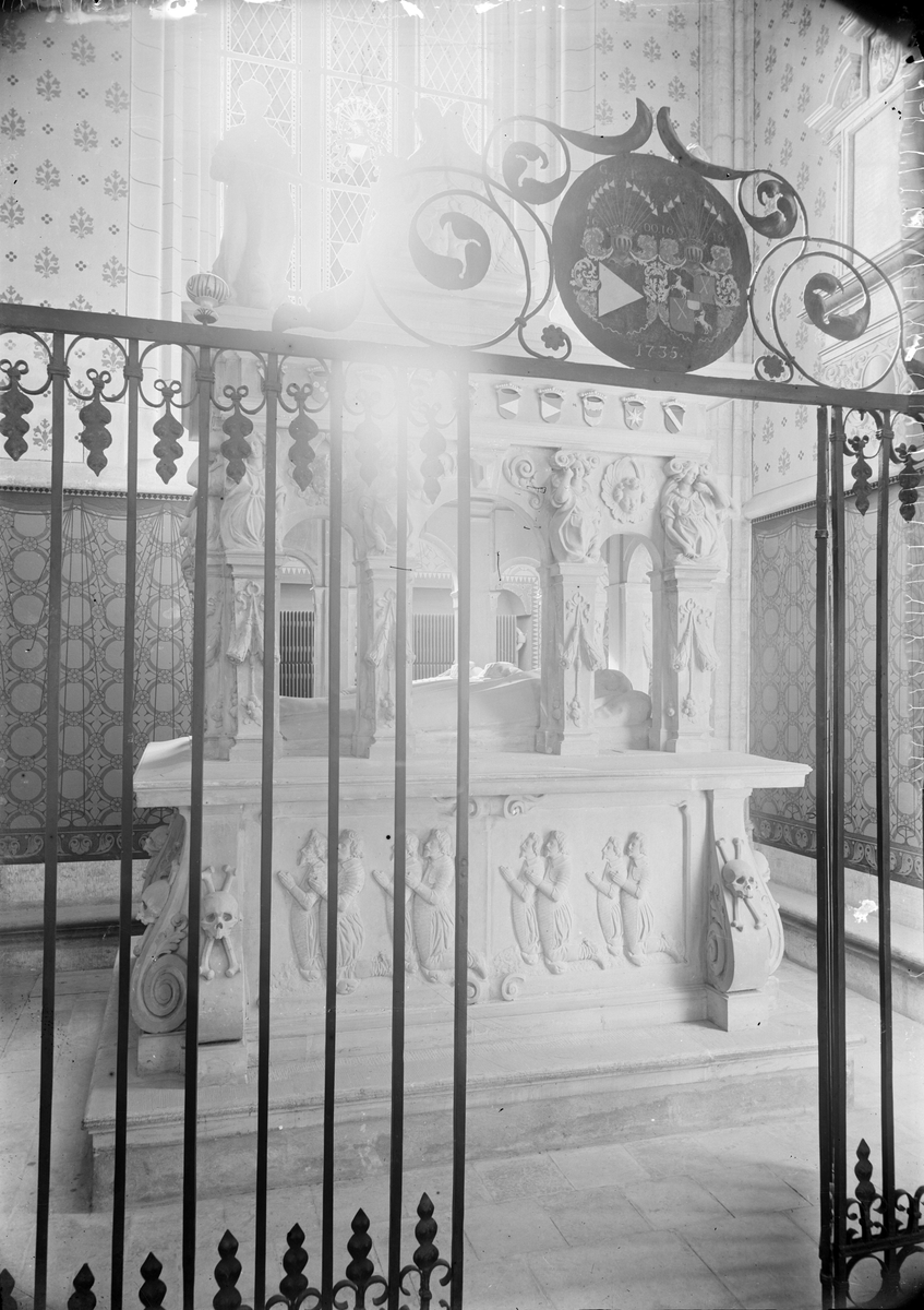 Henri Osti's Fotografiateliér, Skranket till Gustaf Banérs gravkor, Uppsala domkyrka, Uppsala före 1914