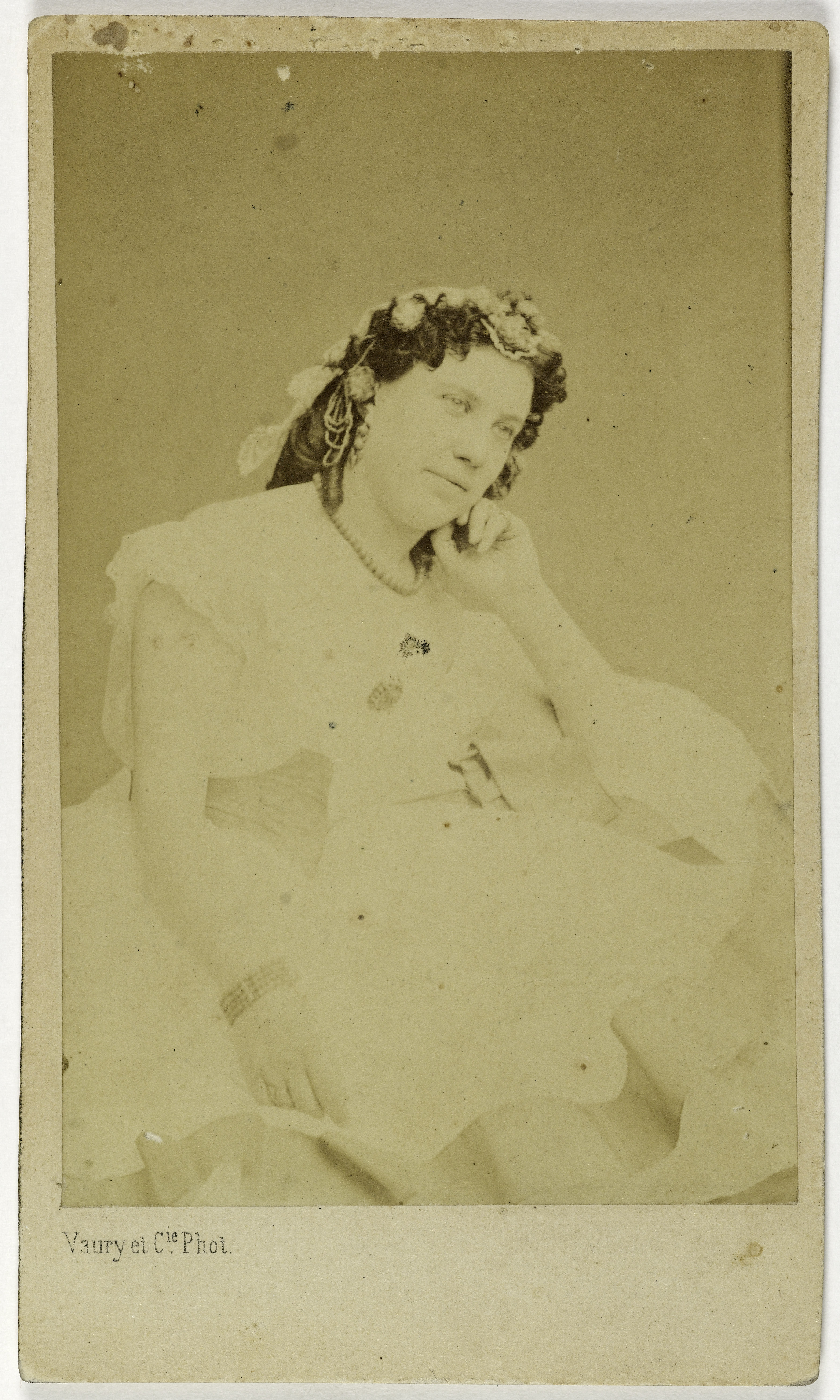 Vaury et Cie, Portrait de Mme Lacressonnière Louis, (née Lucile Abollard), (1840-ap. 1907), (actrice)