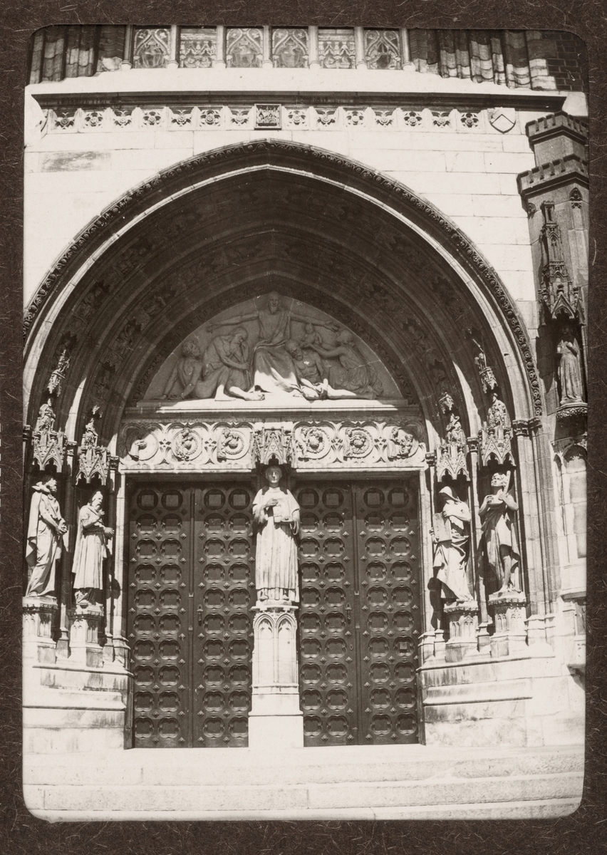 August Fredrik Schagerström, "Upsala. Södra Domkyrkoportalen", Uppsala 1918