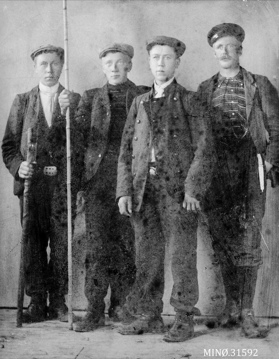 Oscar Holte, Fire karer på fjelltur sommerem 1909.