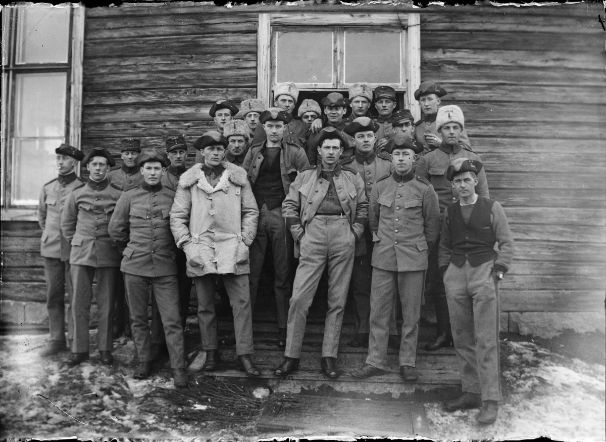 Skötsner-Edhlund, Män i militäruniform, Boden